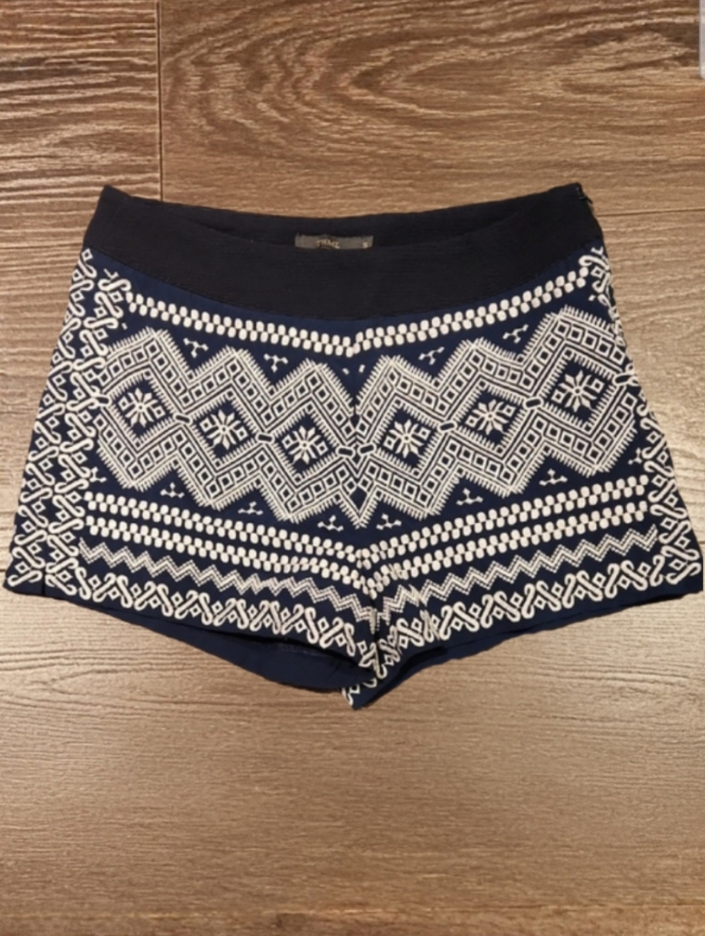❤️ NWOT! THML ABRINA GEO-PRINT EMBROIDERED SHORTS, SMALL